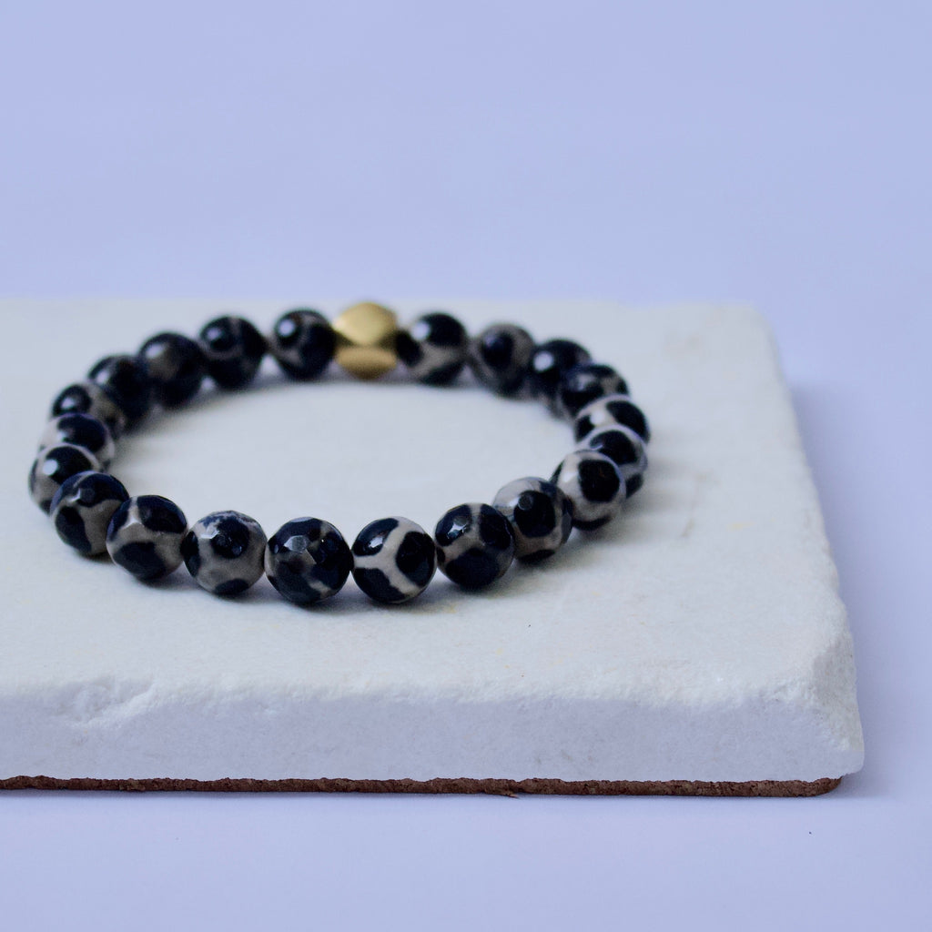 The Iris | Black Dzi Agate